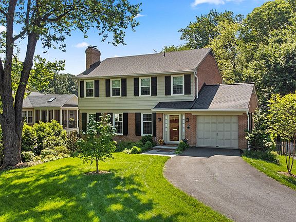 4th image of 2435 Caron Ln