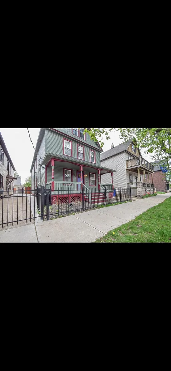 Building Photo - 859 Jefferson Ave #3