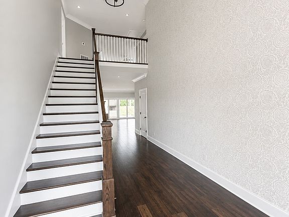 5th image of 126 Kathryn Adele Ln