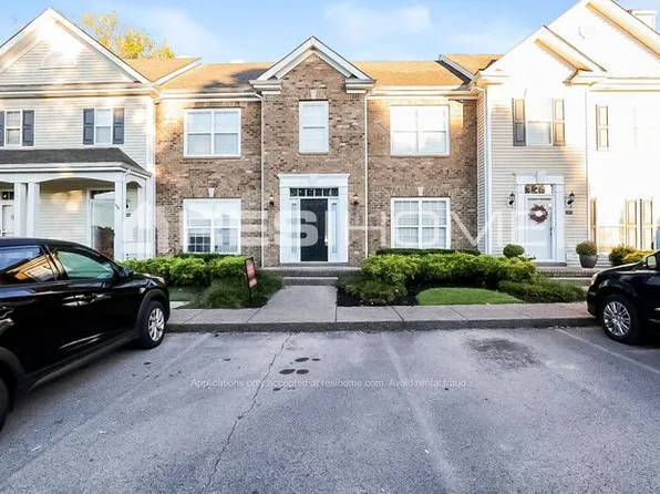 107 Newport Meadows Cir, Thompsons Station, TN 37179