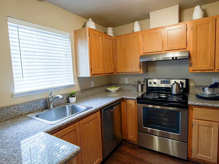 Oak Vale Apartments — Photo 14