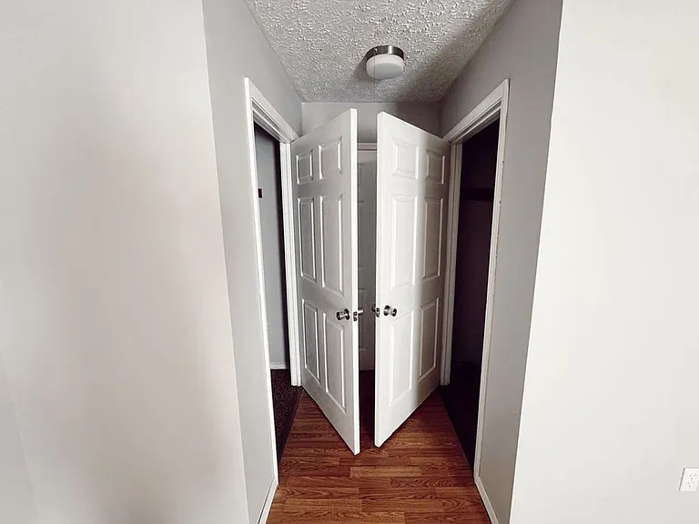 Valley View Apartments — Photo 80