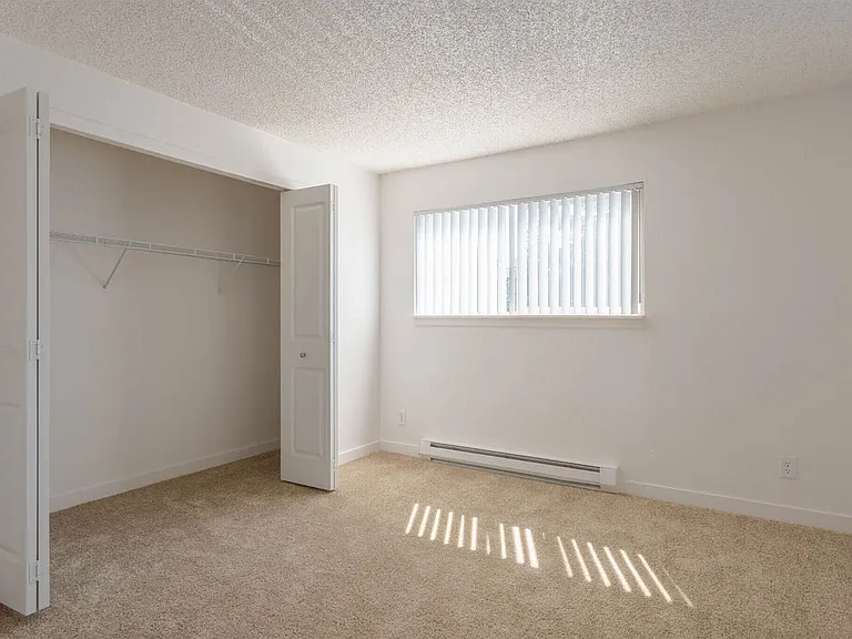 Northern Lights Apartments — Photo 9
