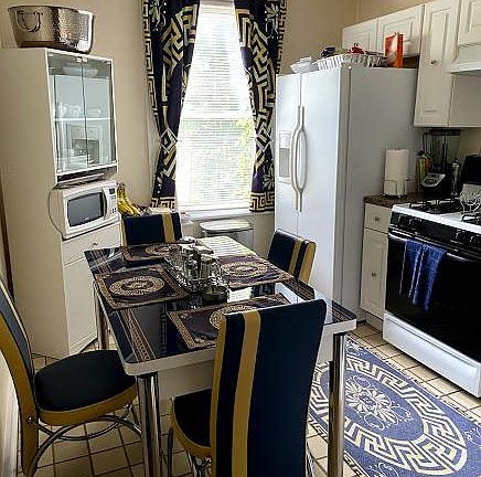 Kitchen - with furniture from previous tenant