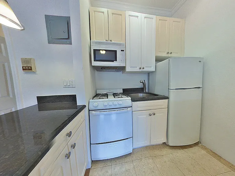28 W 90th St #4-R — Photo 8
