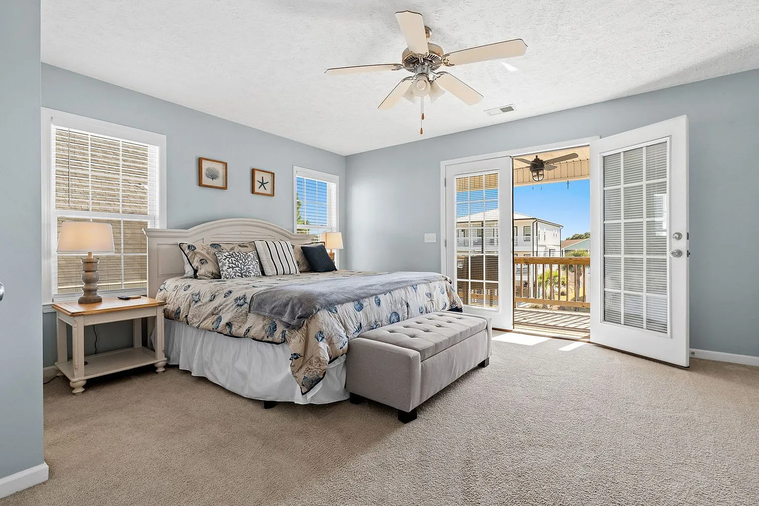 3 bed, 3.0 bath, 1356 sqft, $5,033 — Photo 4