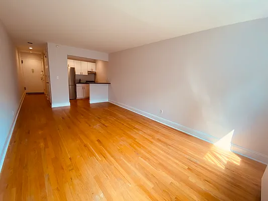 Rented by Metropolis Real Estate of Manhattan | media 7