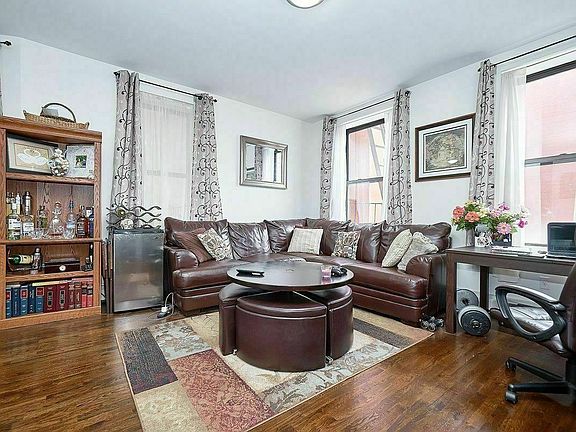 3rd image of 300 Manhattan Ave APT 2G