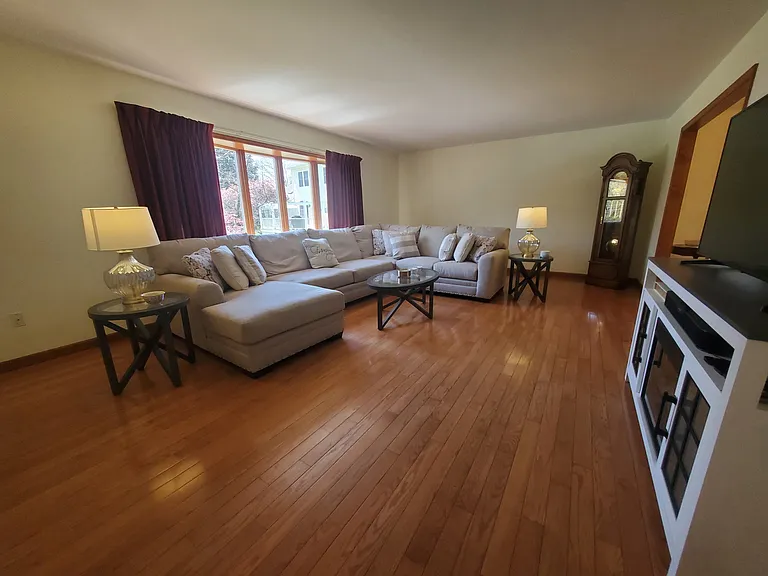 302 Westwood Rd — Photo 6