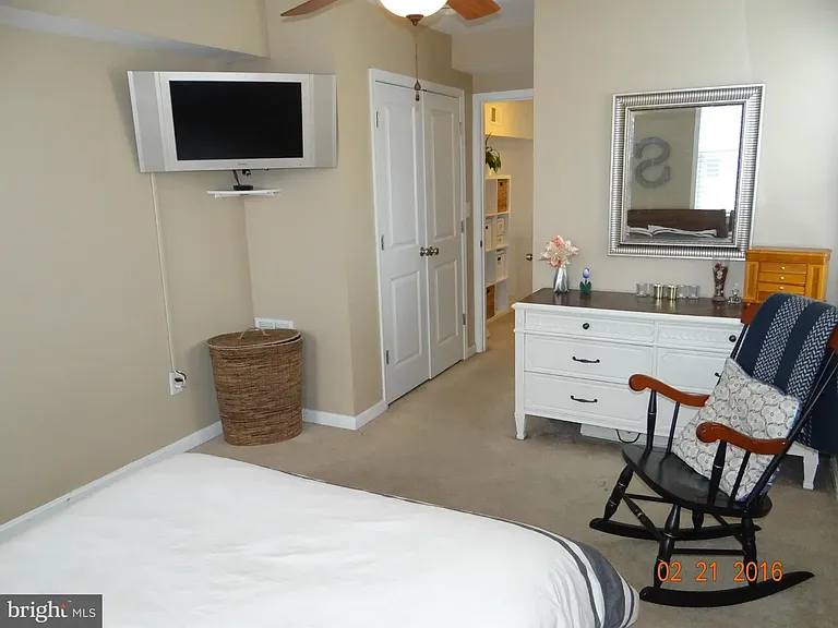 2303 E Fairmount Ave — Photo 10
