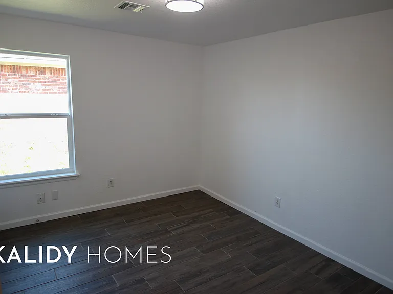 1400 Buena Vista Cir — Photo 10