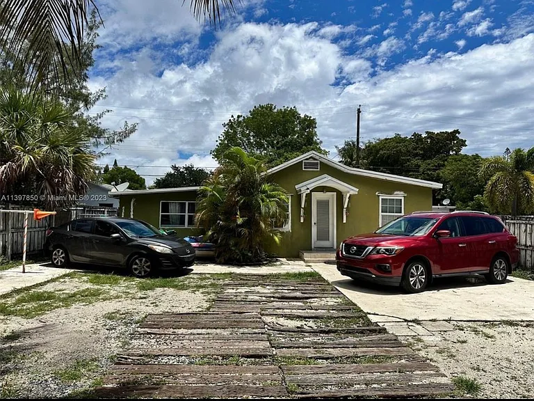 1721 McKinley St — Photo 4