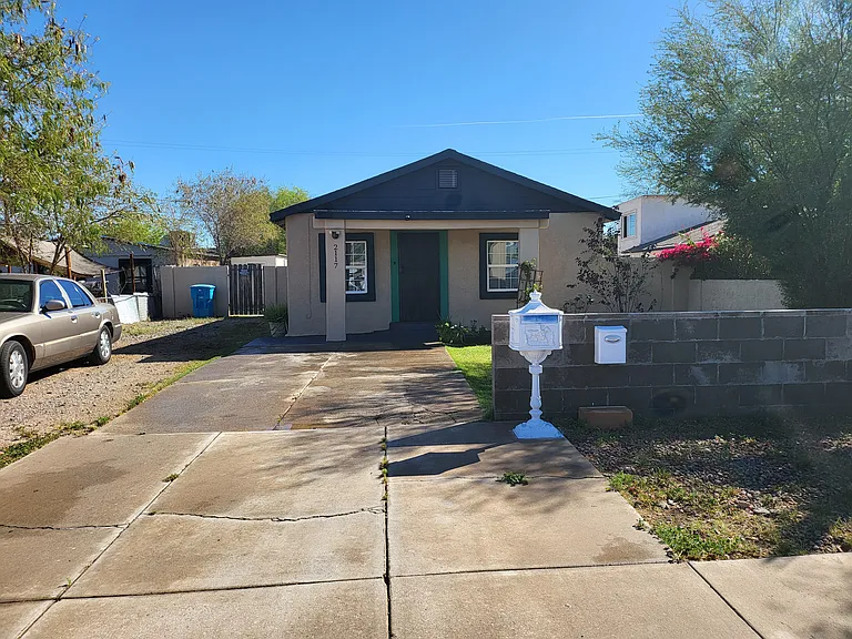 2117 W Hadley St — Photo 15
