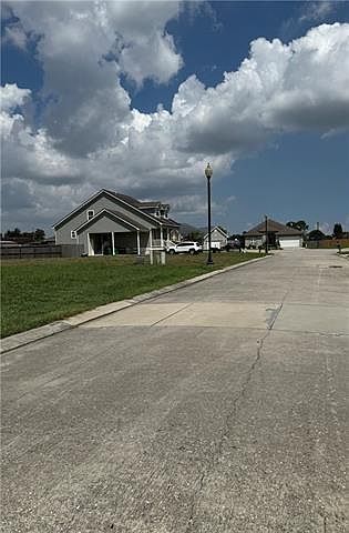 2nd image of 20 Mary Ann Pl