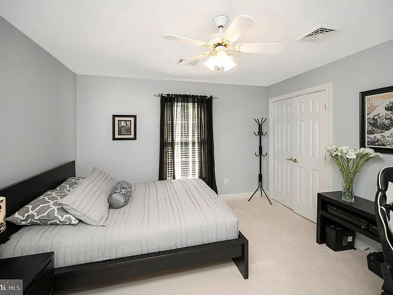 16005 Kings Mountain Rd — Photo 23