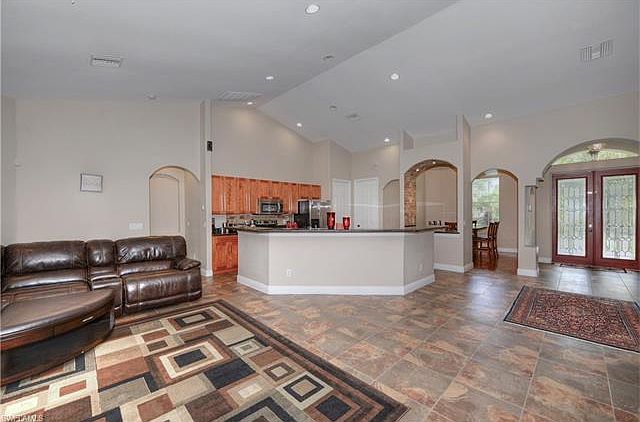 1st image of 819 Jefferson Ave