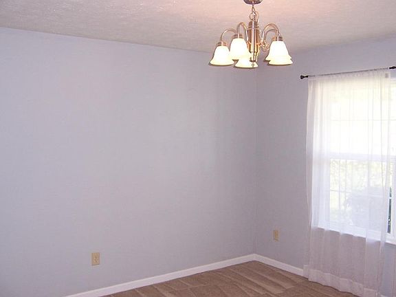 4th image of 1015 W Muskegon Dr