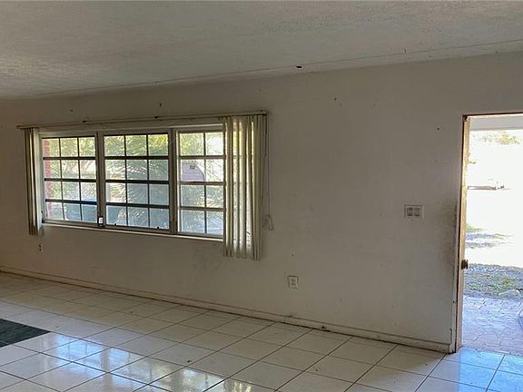 4th image of 2060 Hibiscus St