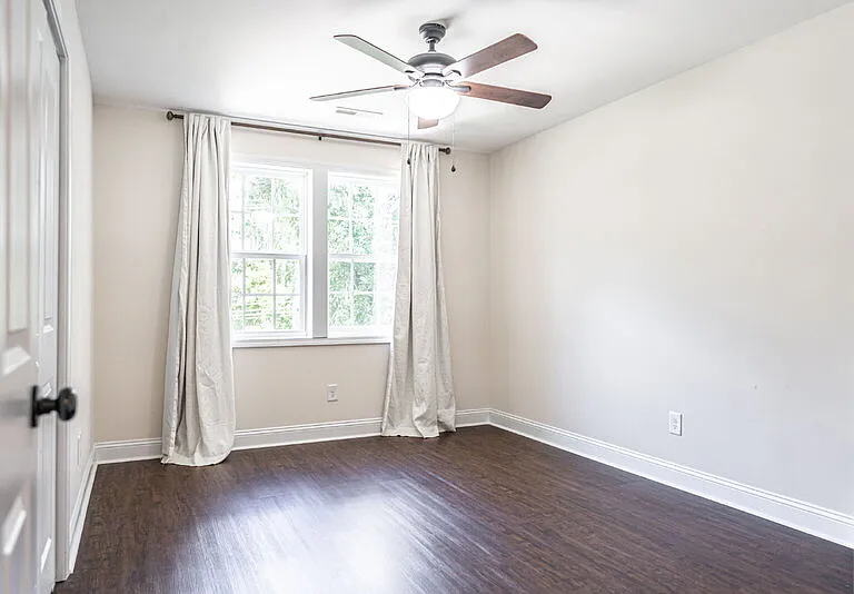 555 N Saylor St — Photo 25