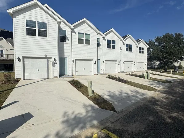 2895 Leahs Ln, Navarre, FL 32566