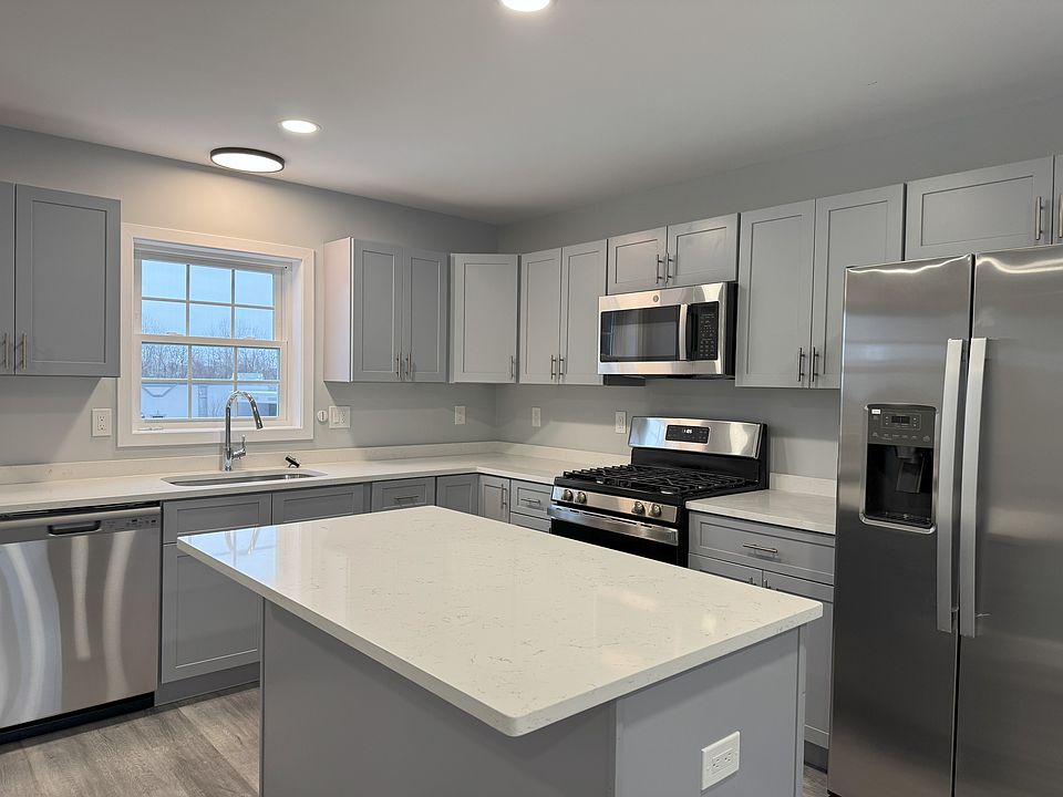 1st image of 940 Smithfield Ave #2