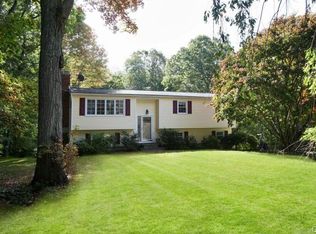 156 Dickinson Dr, Shelton, CT 06484