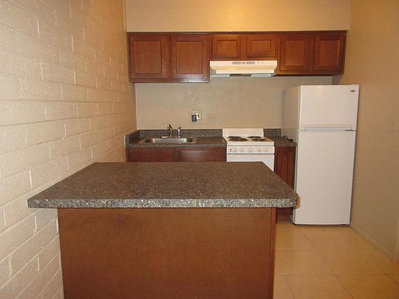2nd image of 1031 N Holly Ave