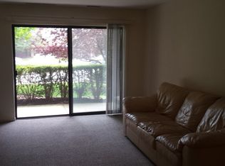 2100 Valencia Dr APT 100B, Northbrook, IL 60062
