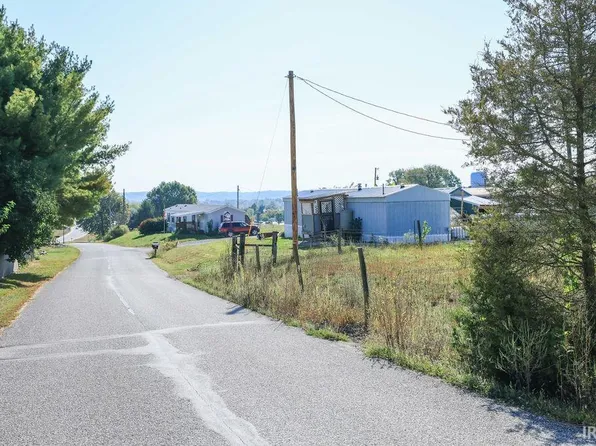 1154-1160 Parks Dr, Spencer, IN 47460