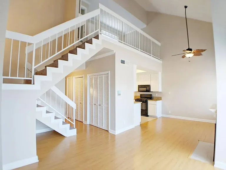Carmelina Lofts — Photo 20