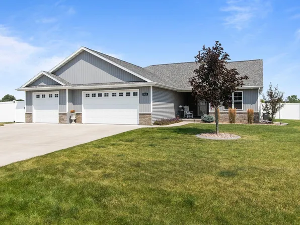 2818 W Hidden Pine Dr, Appleton, WI 54913