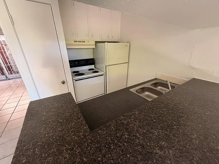 820 W Alabama St #6 — Photo 2