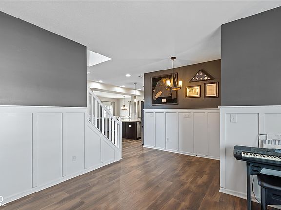 5th image of 695 Bobtail Dr