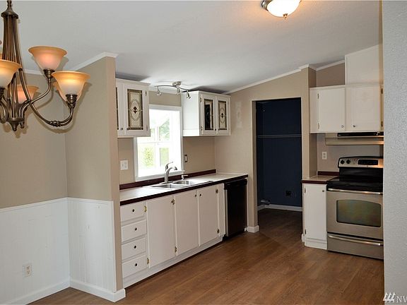 3rd image of 180 NE Snowcap Dr