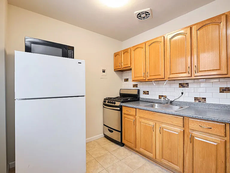 2710 Macomb St NW #218 — Photo 5