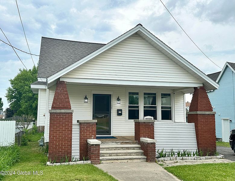 2nd image of 1061 Laura Street