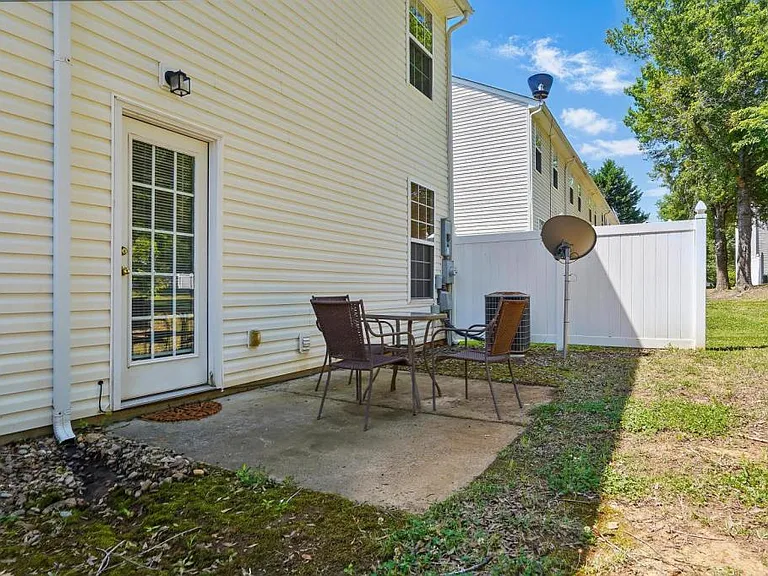 7420 Abigail Glen Dr — Photo 28