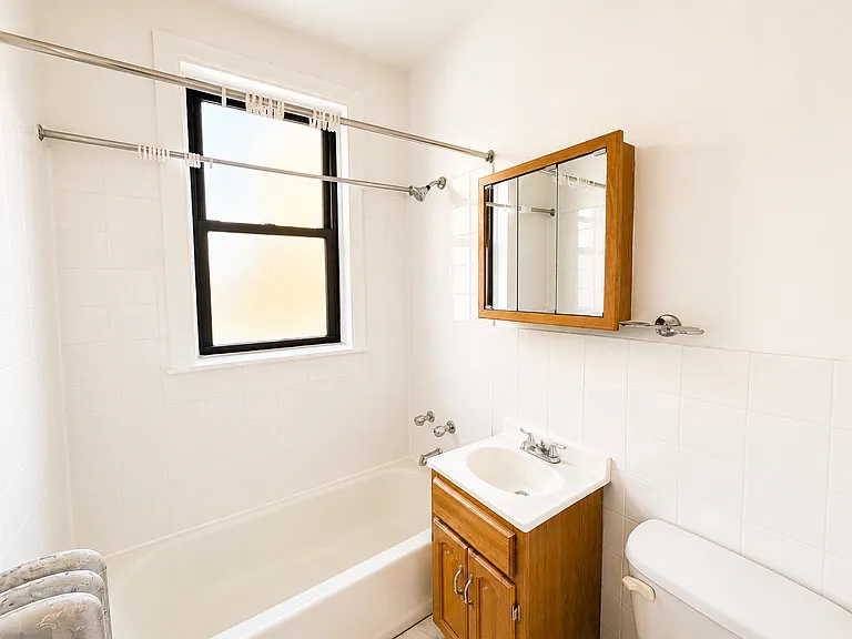 3923 N Pine Grove Ave #31 — Photo 13