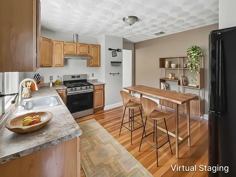 358-362 Weeden St #3 — Photo 10