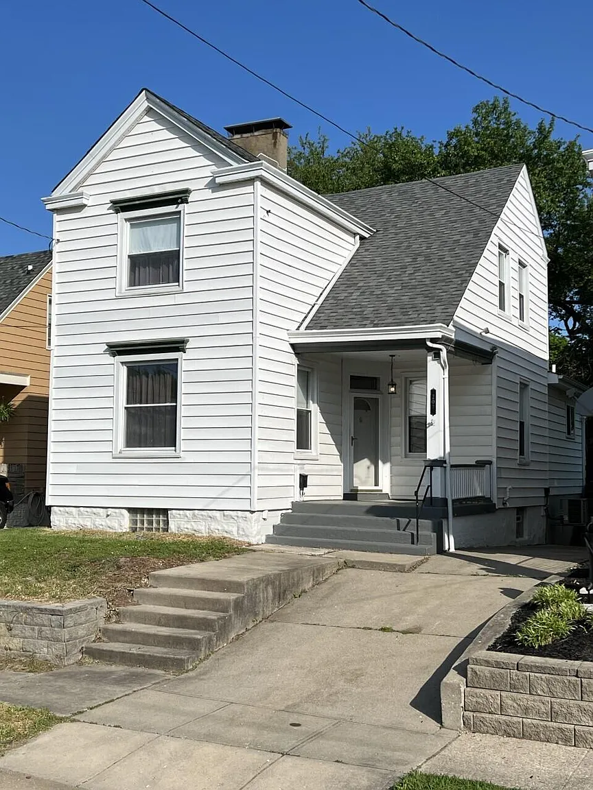 202 W Walnut St photo 1