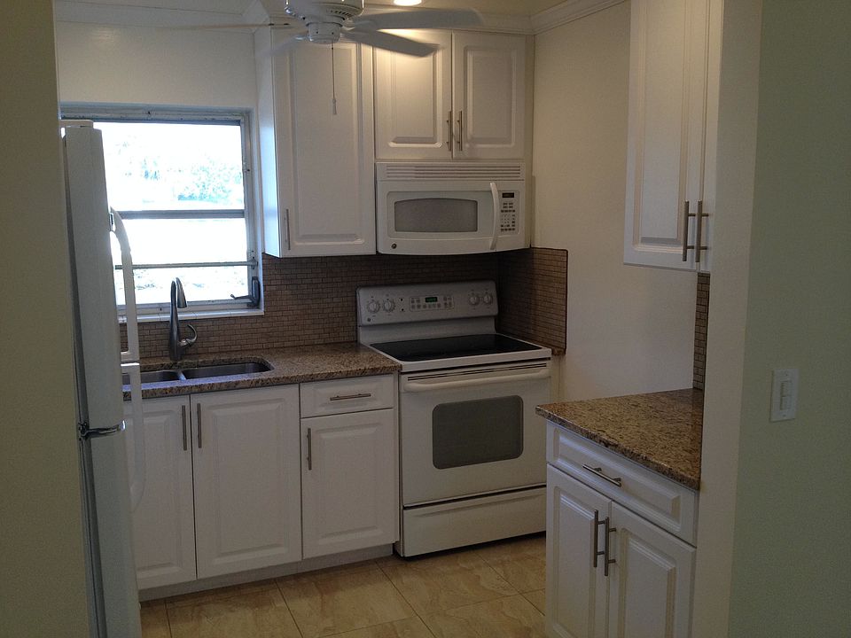 1st image of 2751 Ashley Dr E