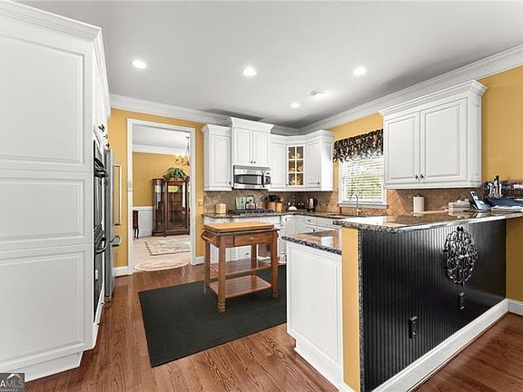 3rd image of 115 Riverview Dr