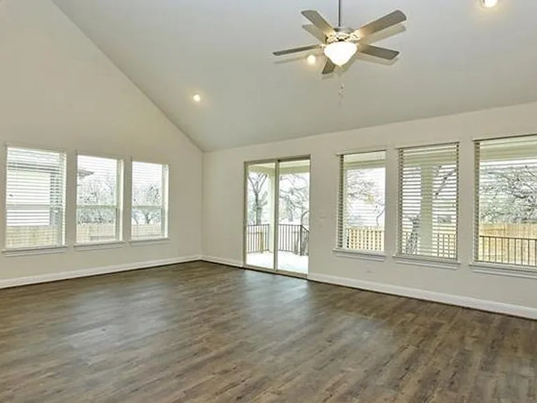 15821 Cinca Terra Dr — Photo 8