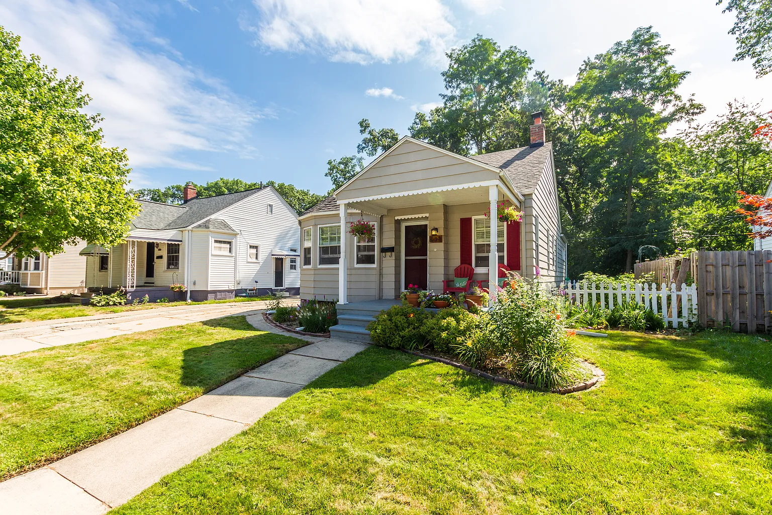 634 Allen St photo 1