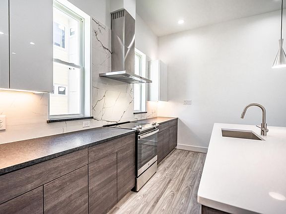 5th image of 2235 Lovedale Ave #103