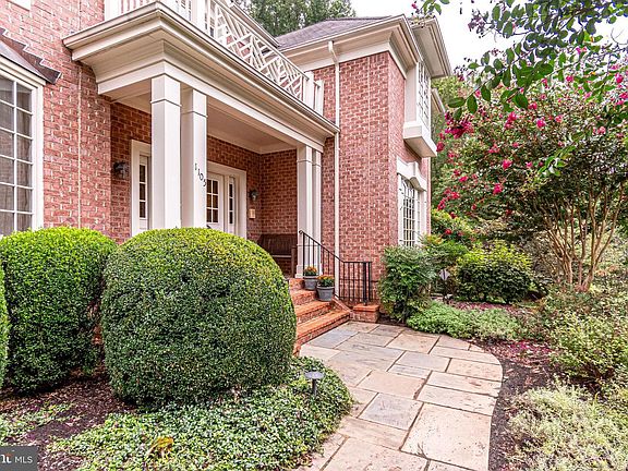 3rd image of 1105 Hobnail Ct