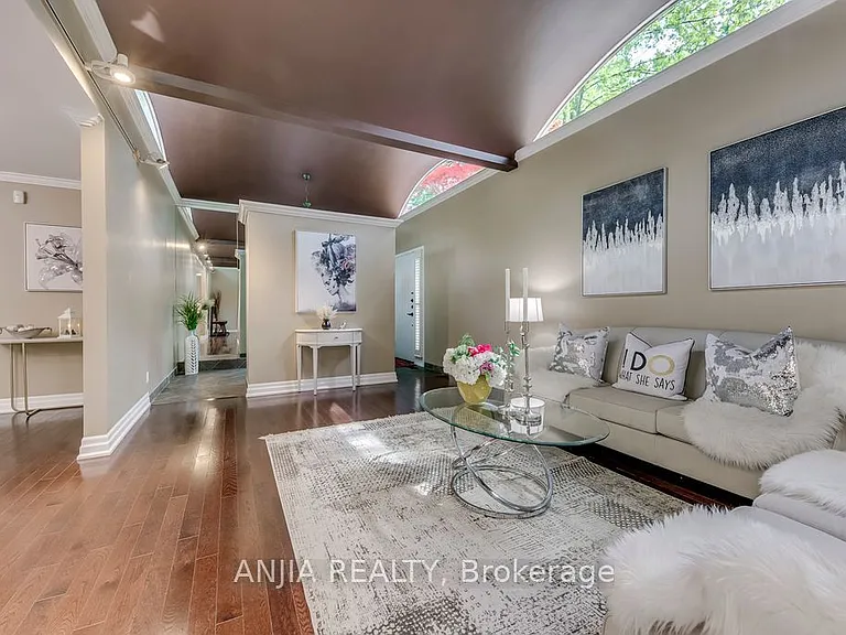 2419 Lionheart Cres — Photo 4