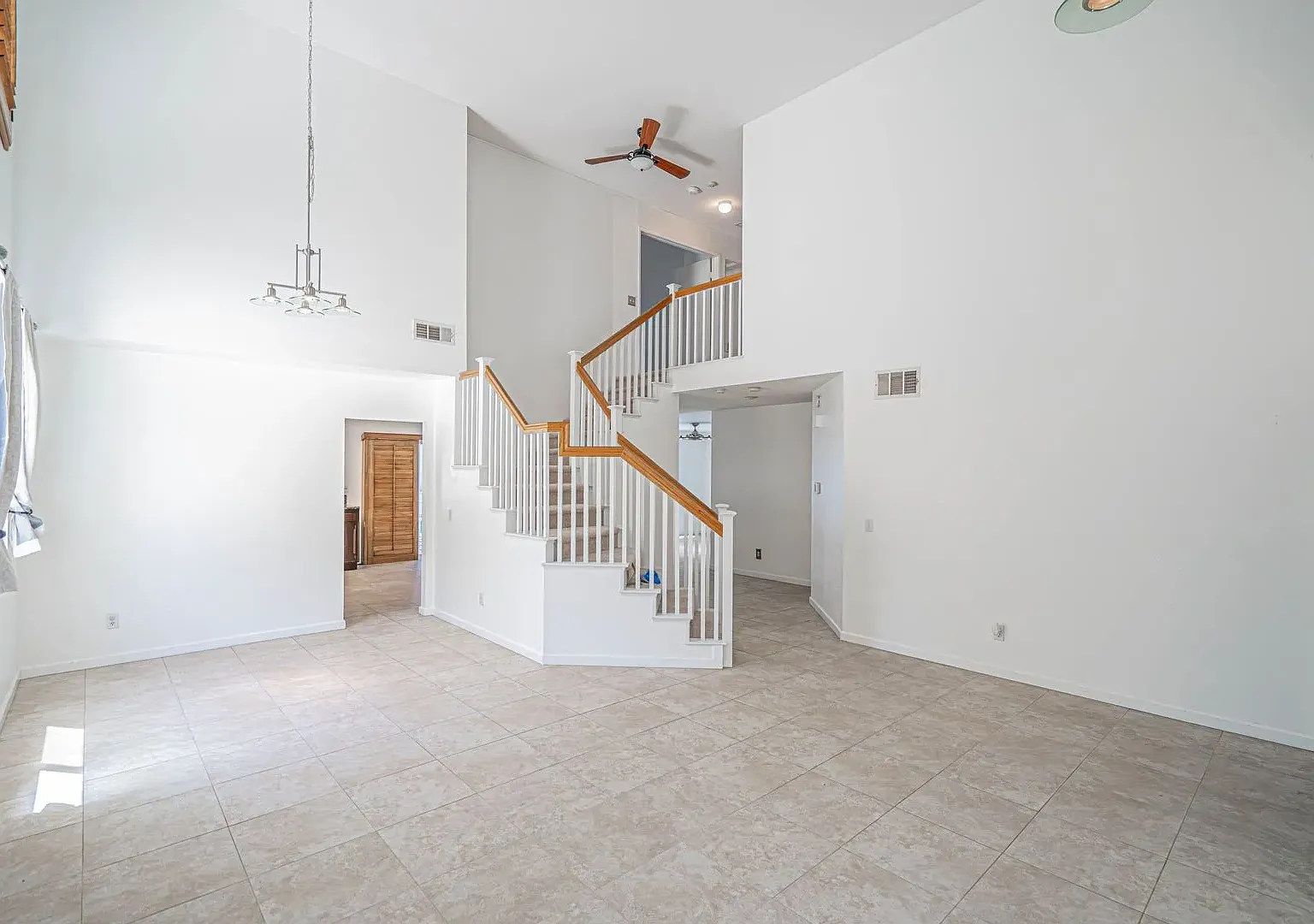 4 bed, 2046 sqft, $3,800 — Photo 3