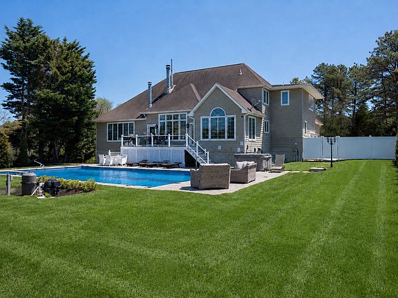 3rd image of 43 Blackwatch Ct