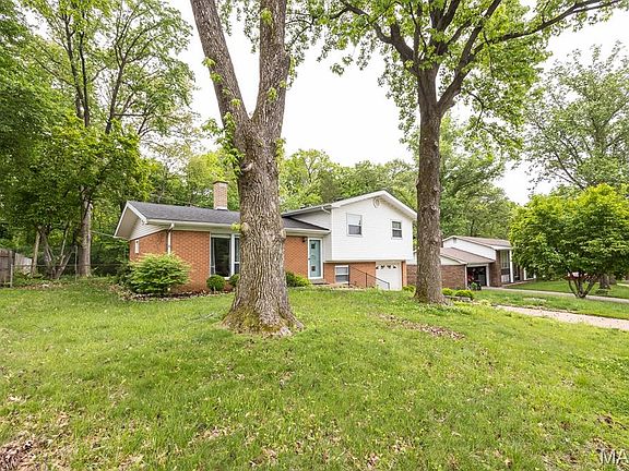 3rd image of 28 Berkshire Dr